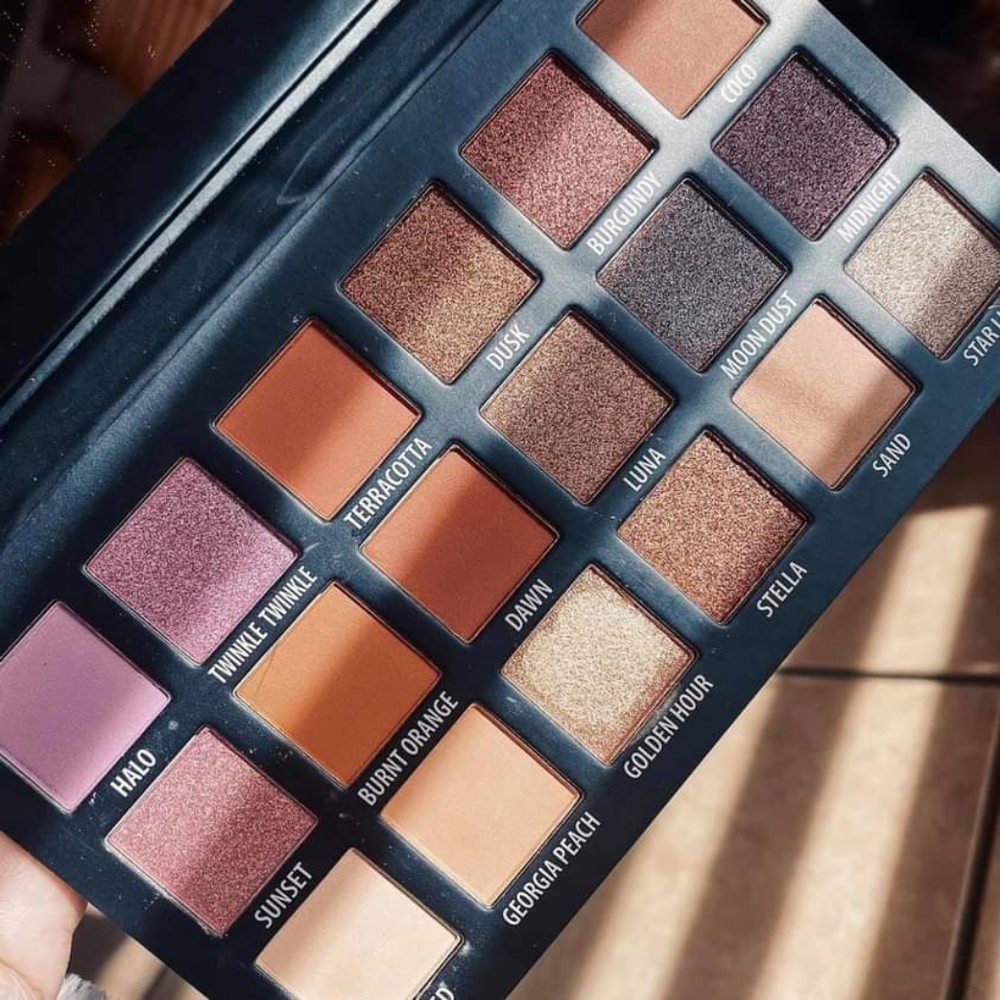 New KAB Cosmetics Day + Night Palette - Picture 2 of 3